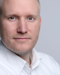 Björn Tantau bloggt unter seinem Namen zu allen Themen rund um das Internet-Marketing